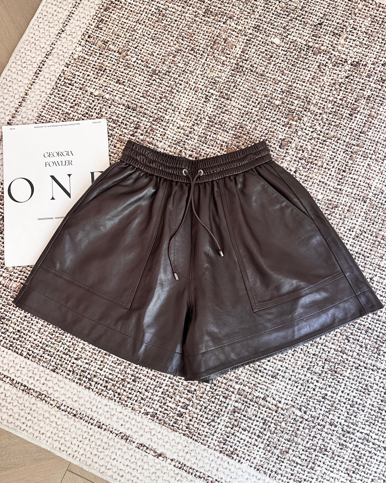 Кожаные шорты Loewe