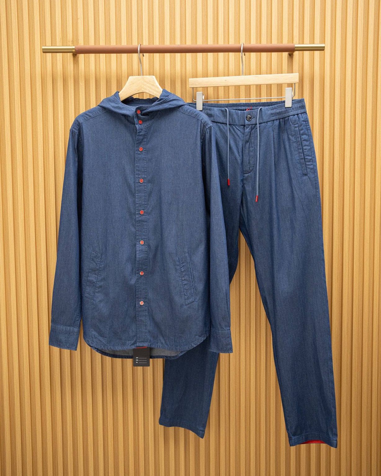 Джинсовый костюм Kiton