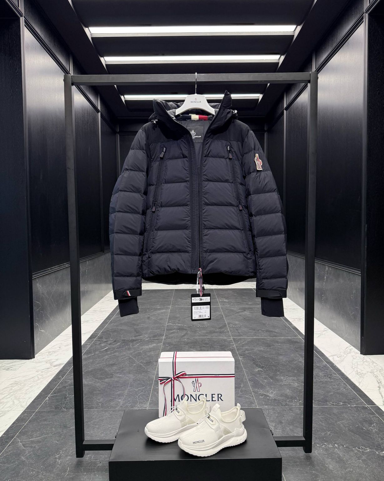 Пуховик  Moncler Grenoble Camurac