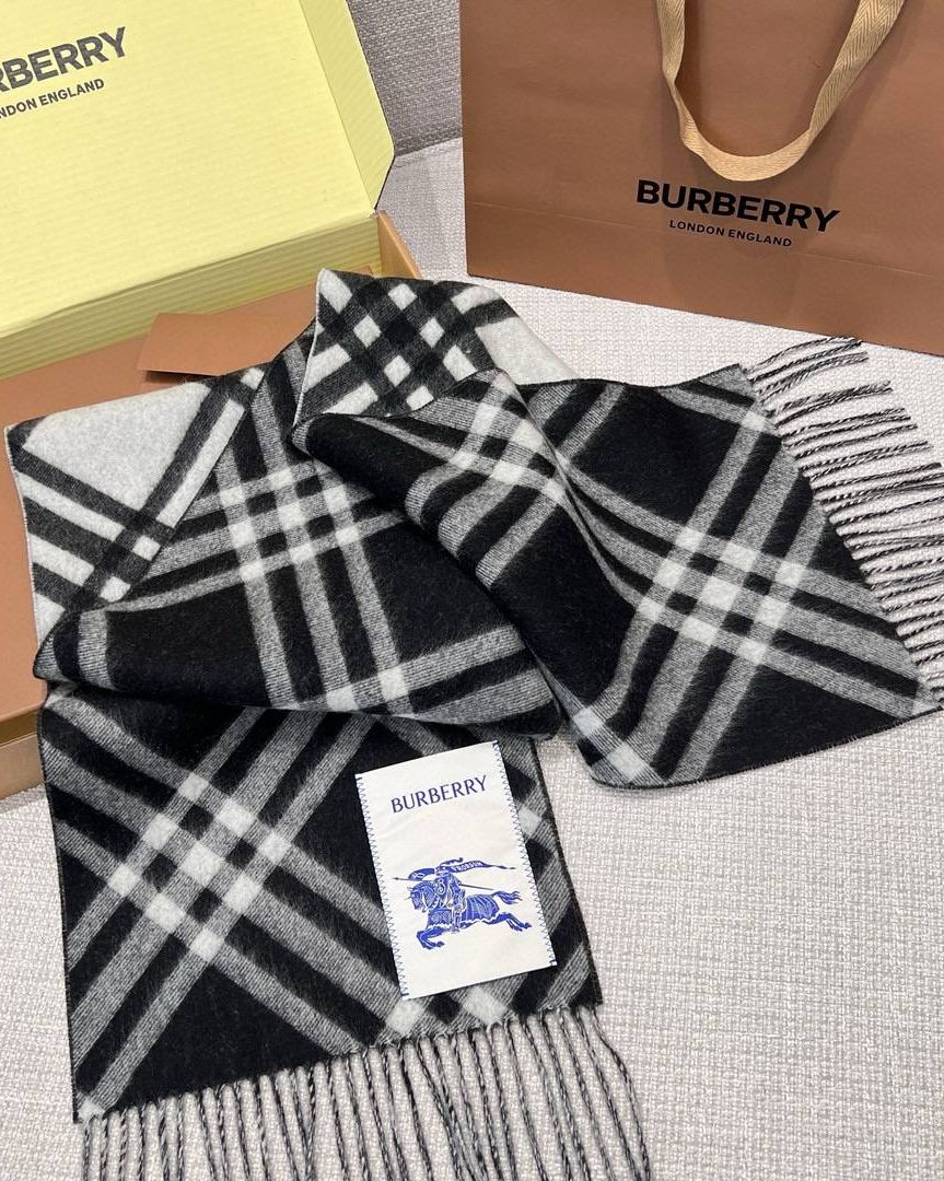 Шарф Burberry Scarf