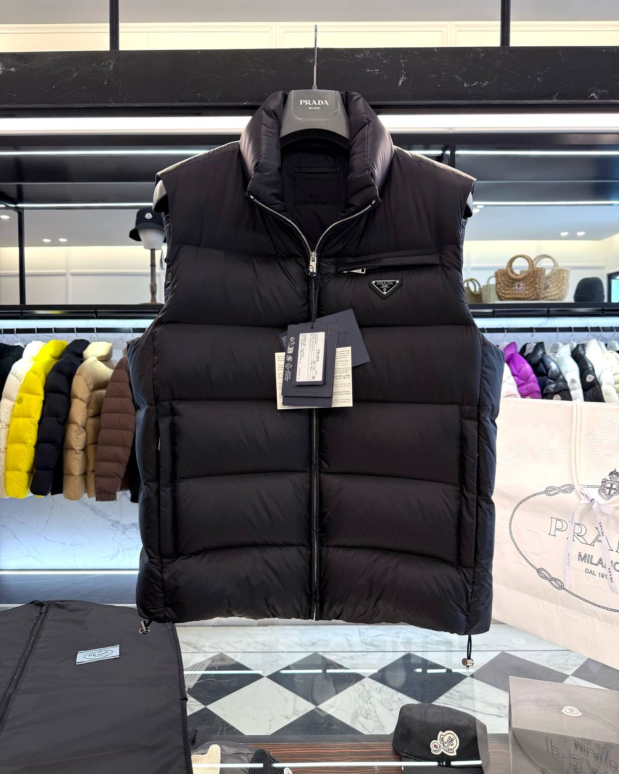 Жилет Prada