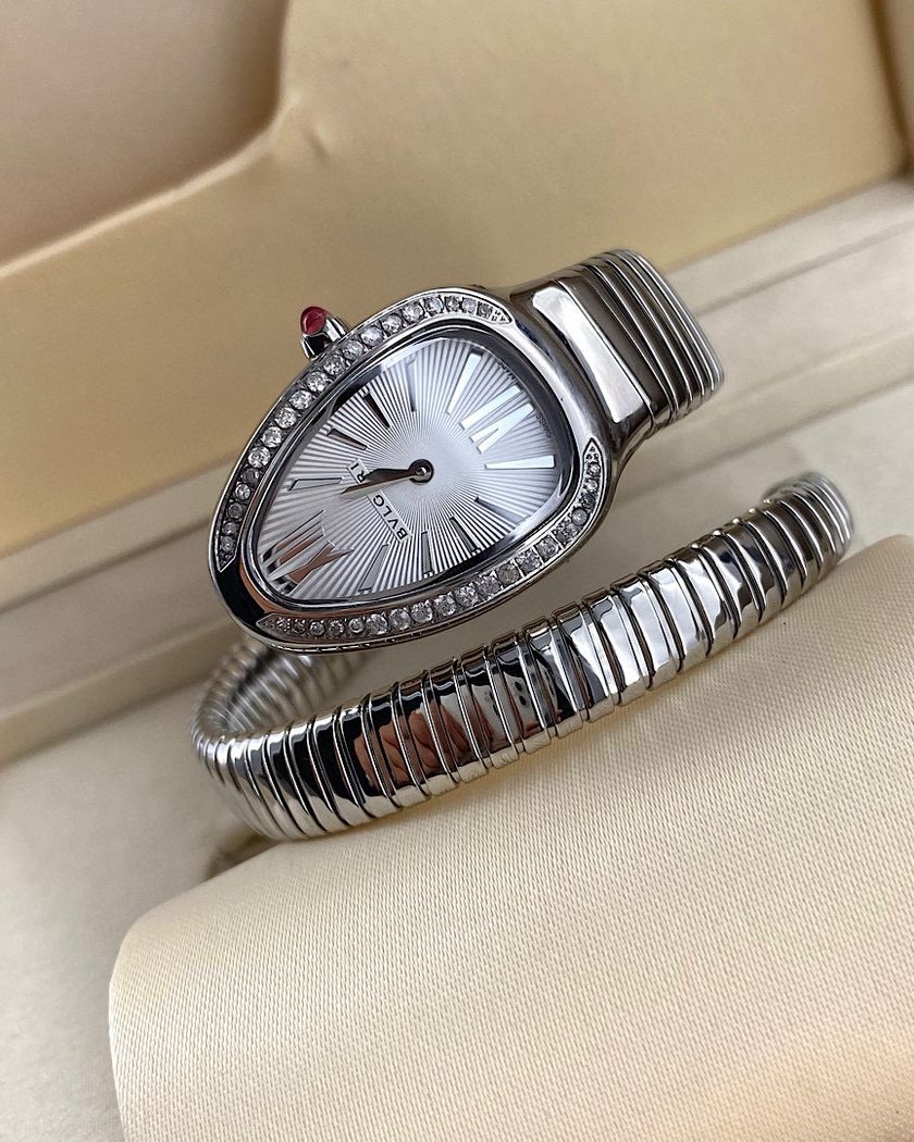 Bvlgari Serpenti циферблат украшен бриллиантами
