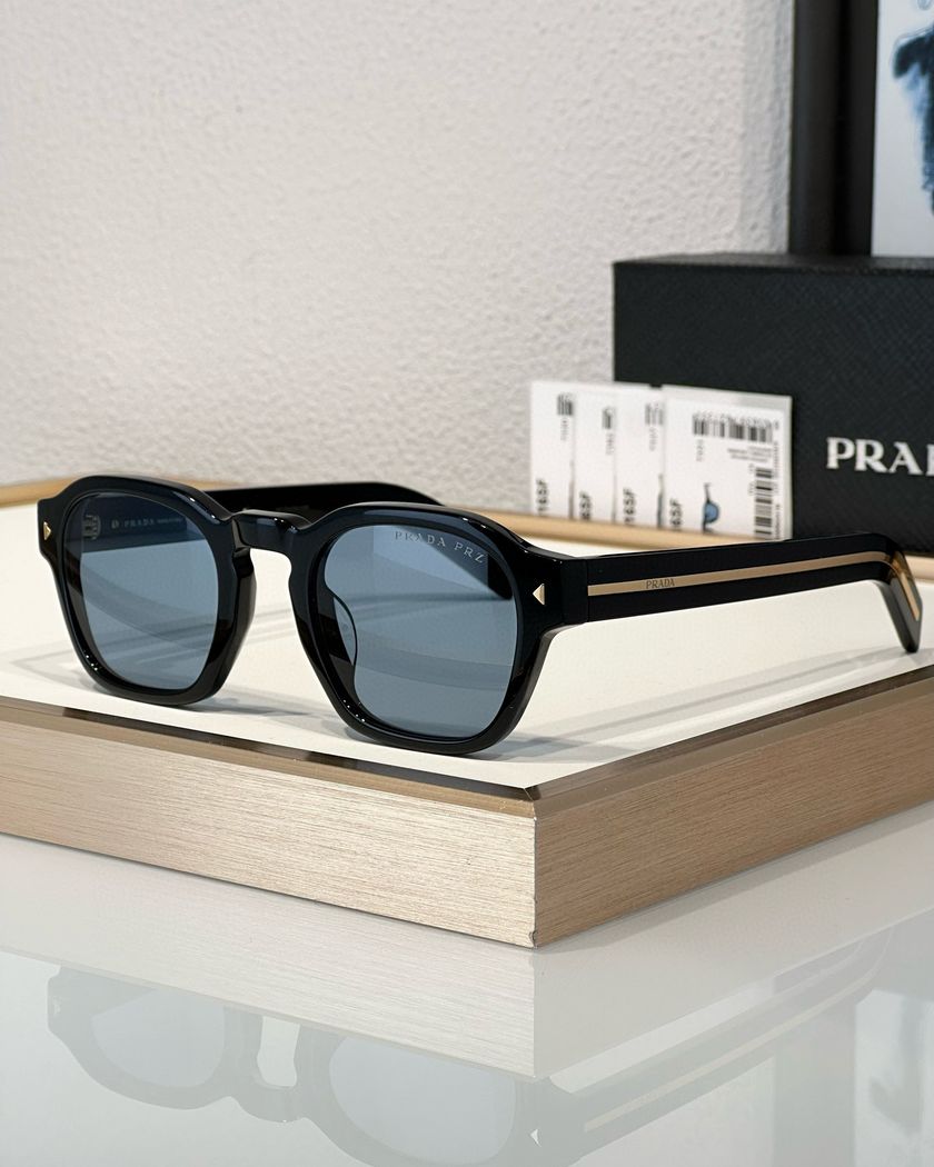 Очки Prada