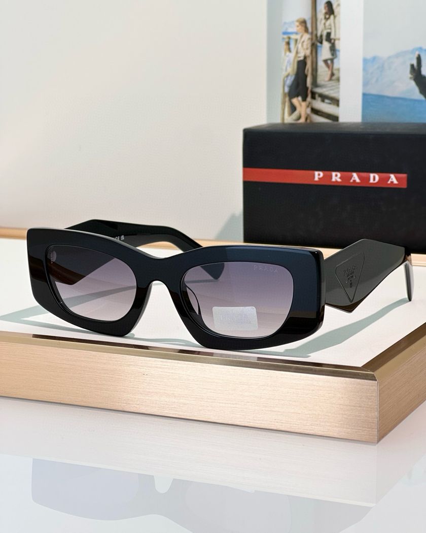 Очки Prada