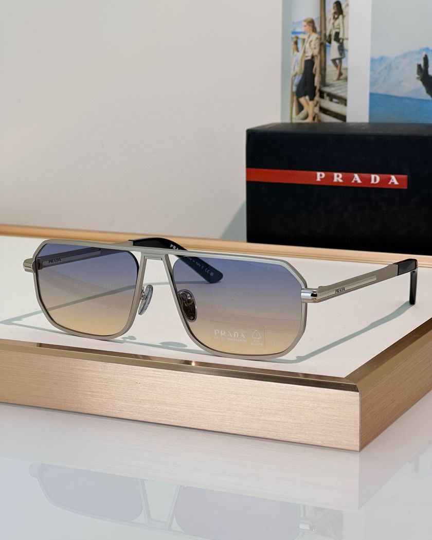 Очки Prada