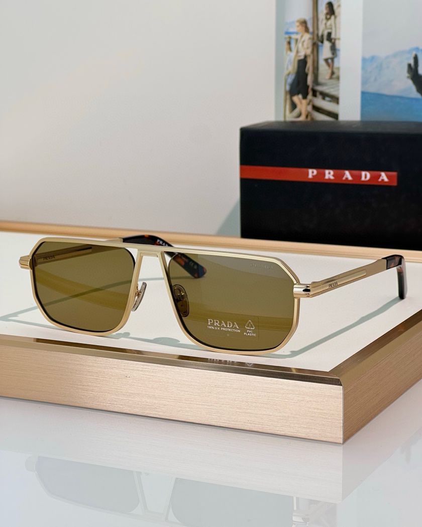 Очки Prada