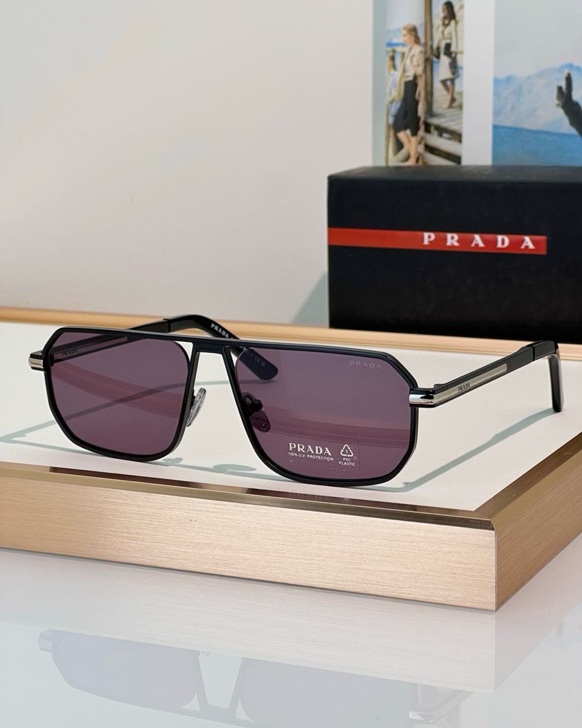 Очки Prada