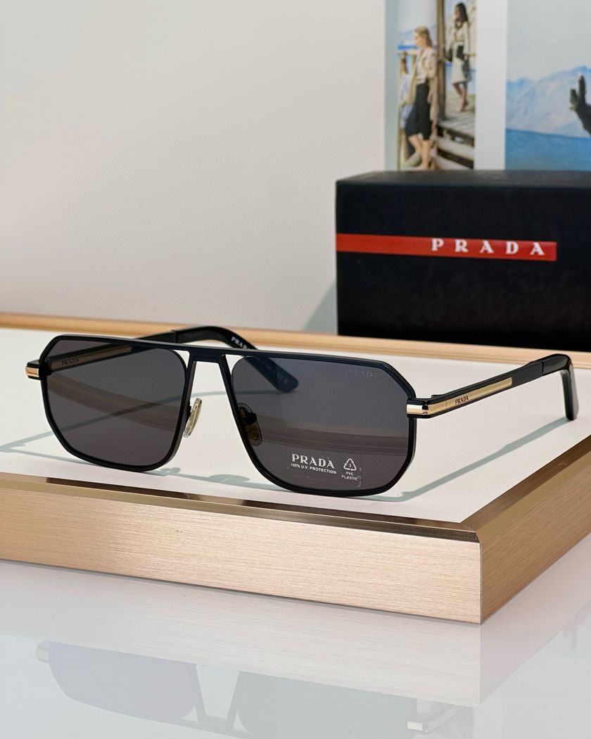 Очки Prada
