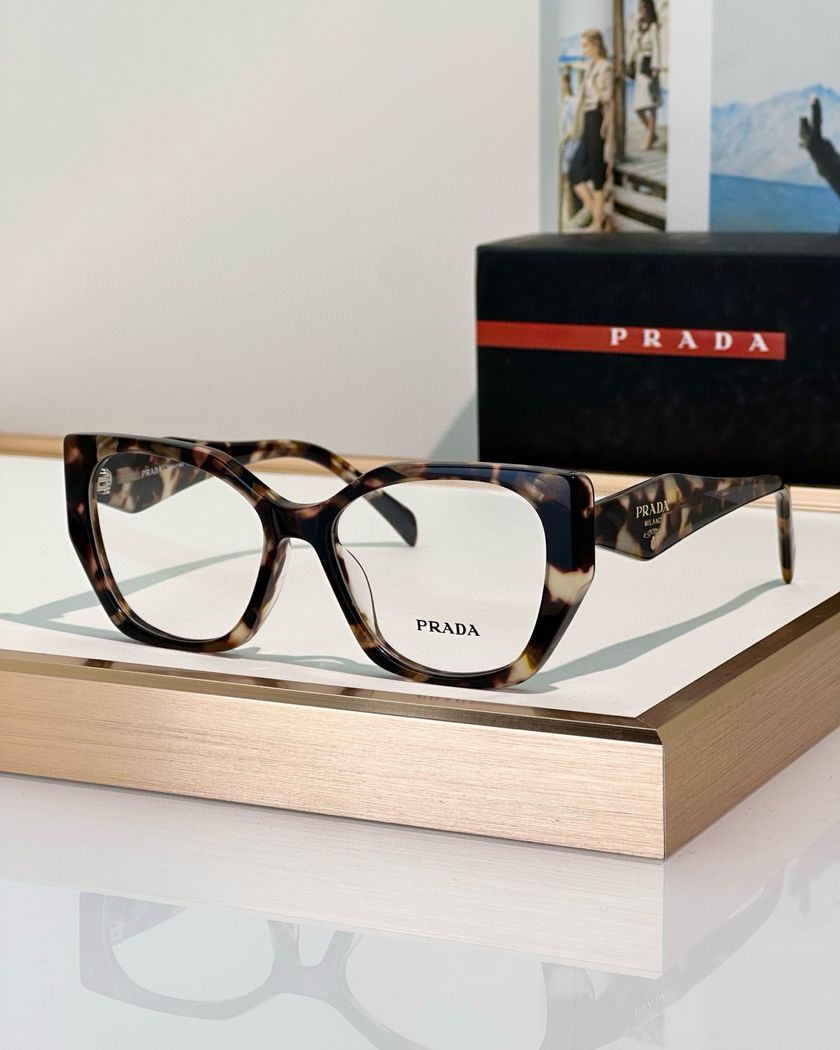 Очки Prada