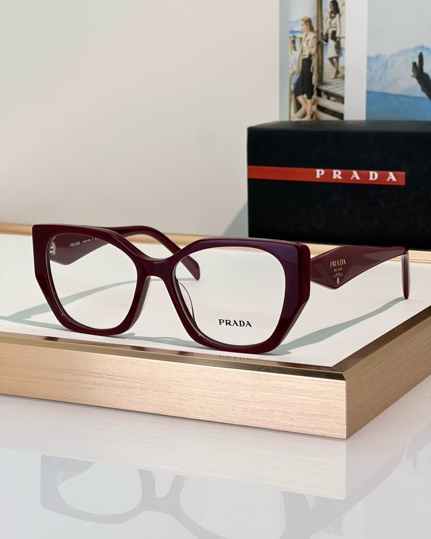 Очки Prada