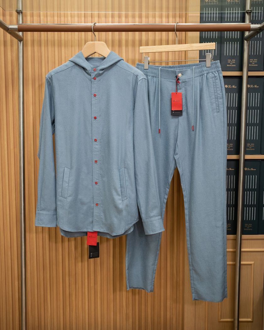 Льняной костюм Kiton