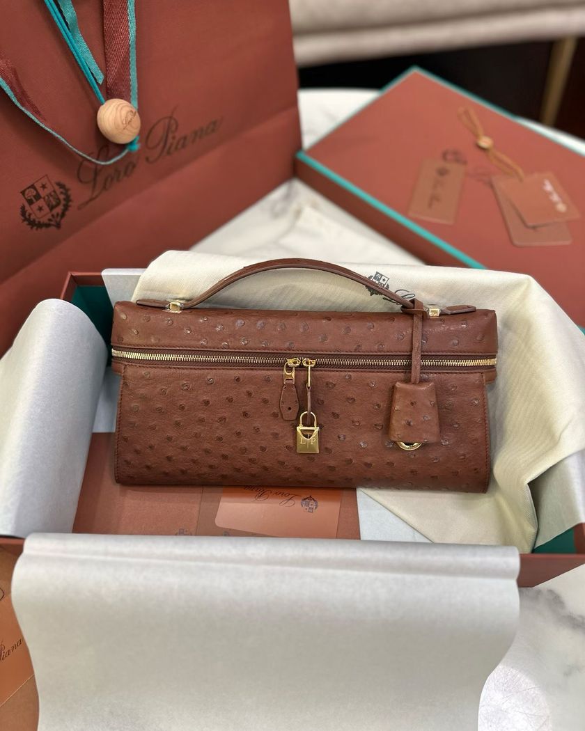 Loro Piana Extra Clutch 29 из кожи страуса