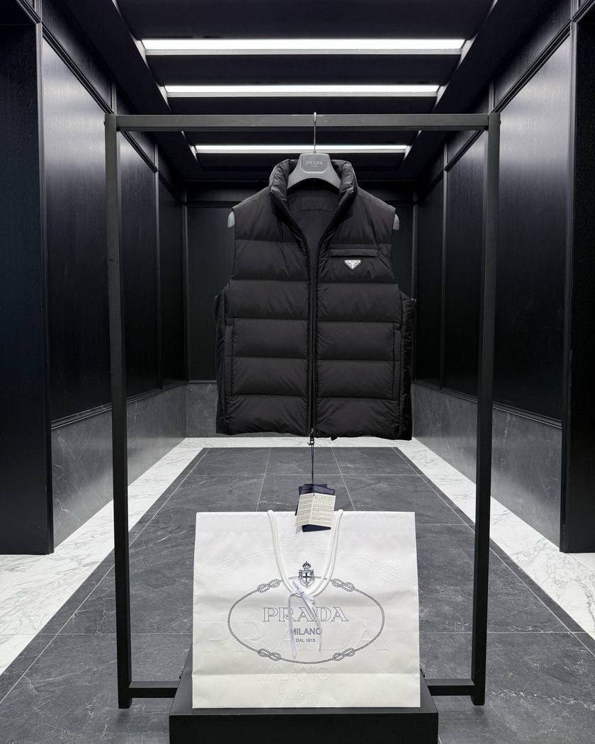 Жилет PRADA Re-Nylon