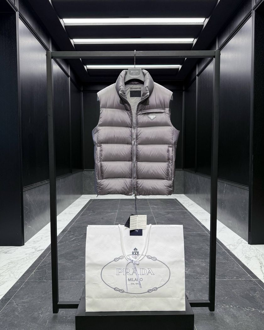 Жилет Prada