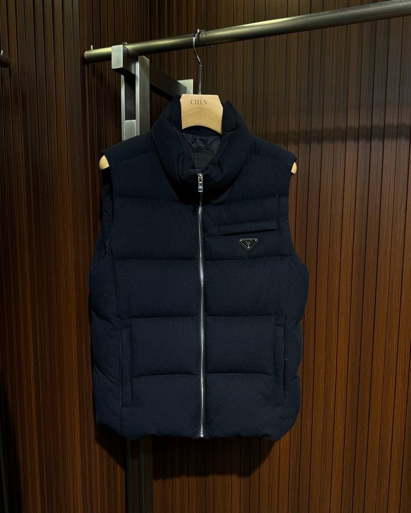 Жилет Prada